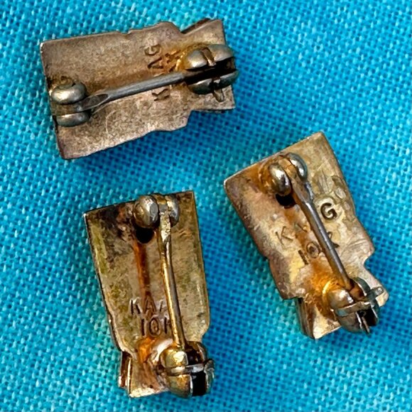 3 Vintage Gold  & Enameled Pins Signed KAAG 10K with Gemstones "A" & Wings Motif - Picture 7 of 13